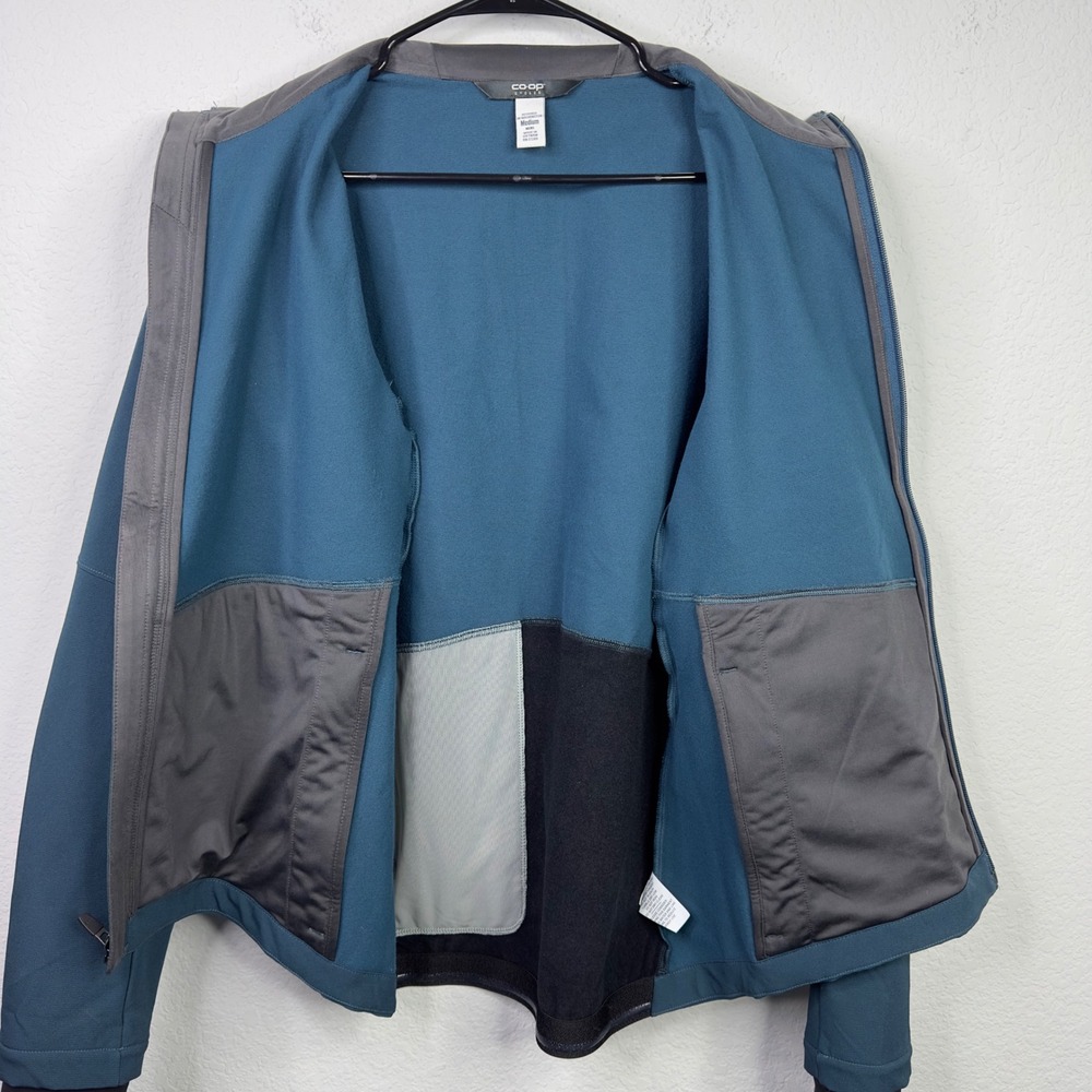 REI Co-op Cycles Jacket Mens M Blue Cycling Athletic Softshell Biking Gorpcore - Picture 3 of 10